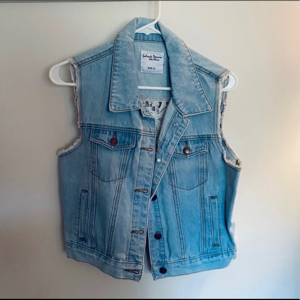 Sleeveless denim jacket